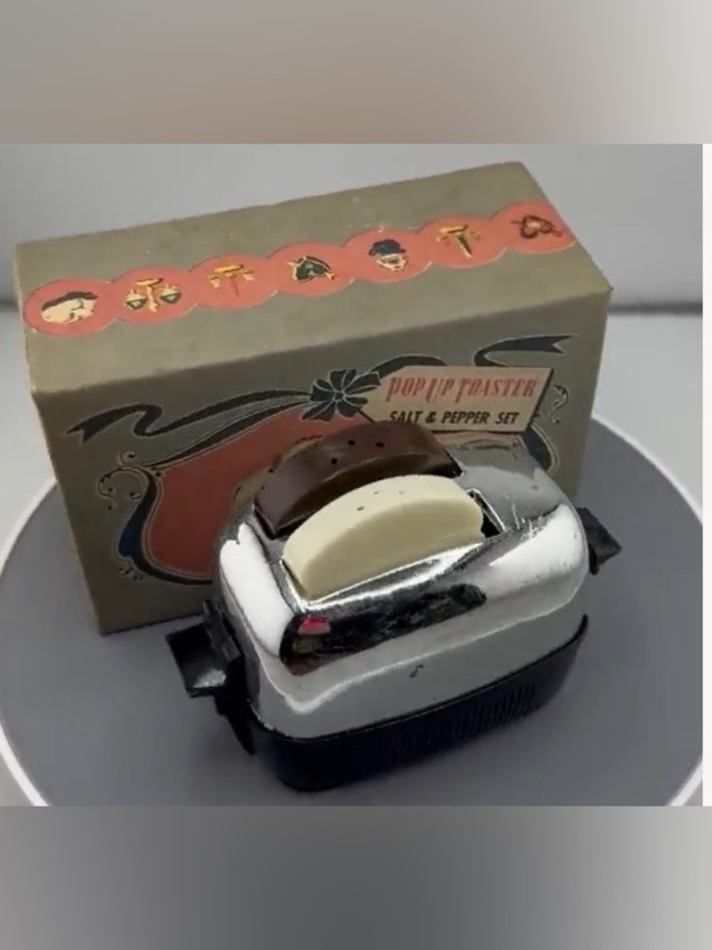 1950's Pop Up Metal Plastic Toaster Salt & Pepper Shaker Set With Box
